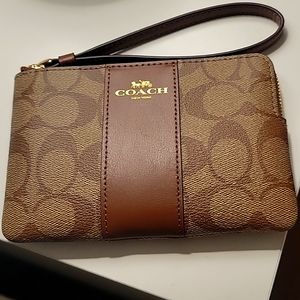 Coach zip small Wristlet- new with tags